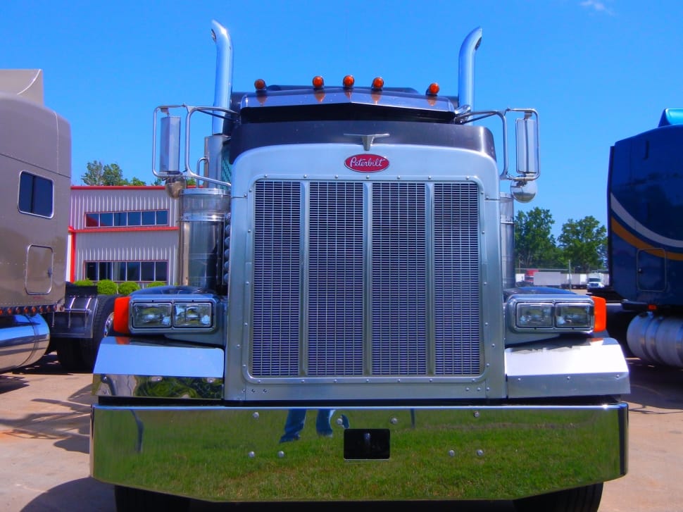 eighteen-wheeler-truck-big-commercial-wallpaper-preview